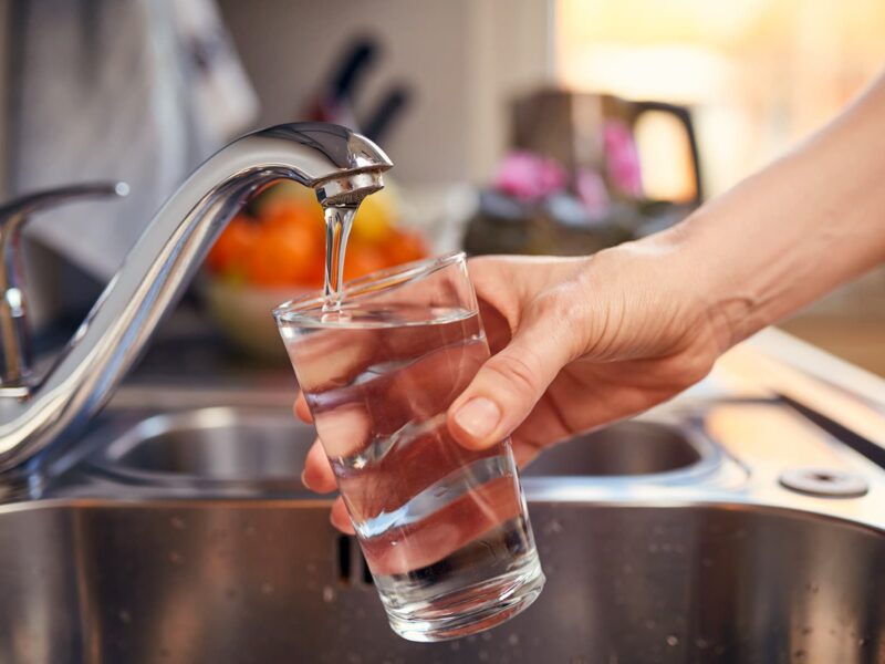 1800ss getty rf glass of water