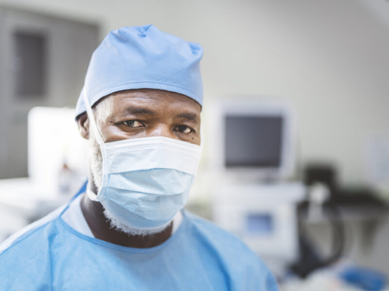 1800x1200 doctor in mask