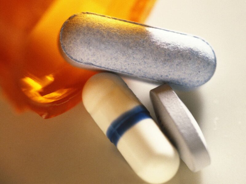 1800x1200 hiv medication ref guide