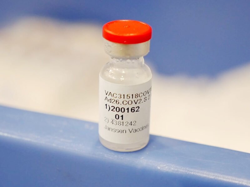 1800x1200 janssen vaccine vial