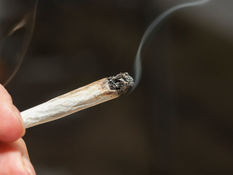 1800x1200 lifestyle joint marijuana fingers smoking