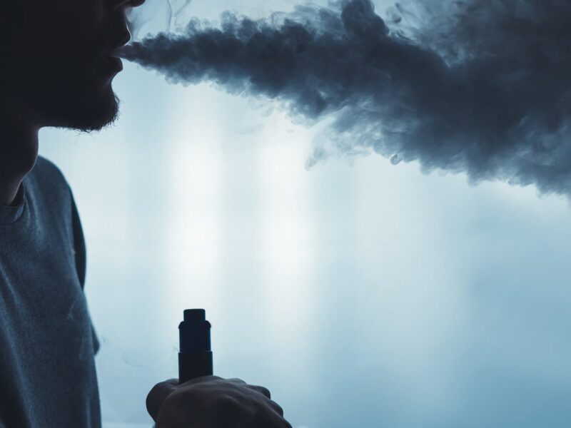 1800x1200 lifestyle man smoking drinking 01 other