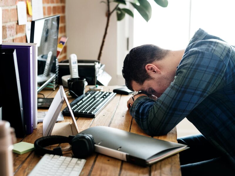 1800x1200 man napping at work desk