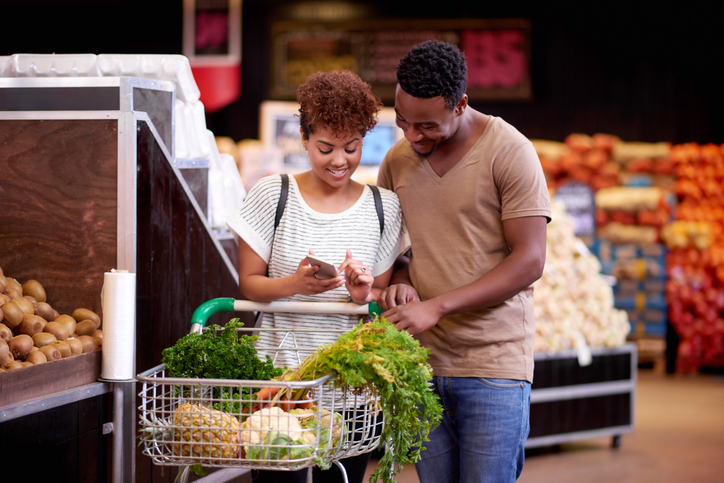 couple buying groceries